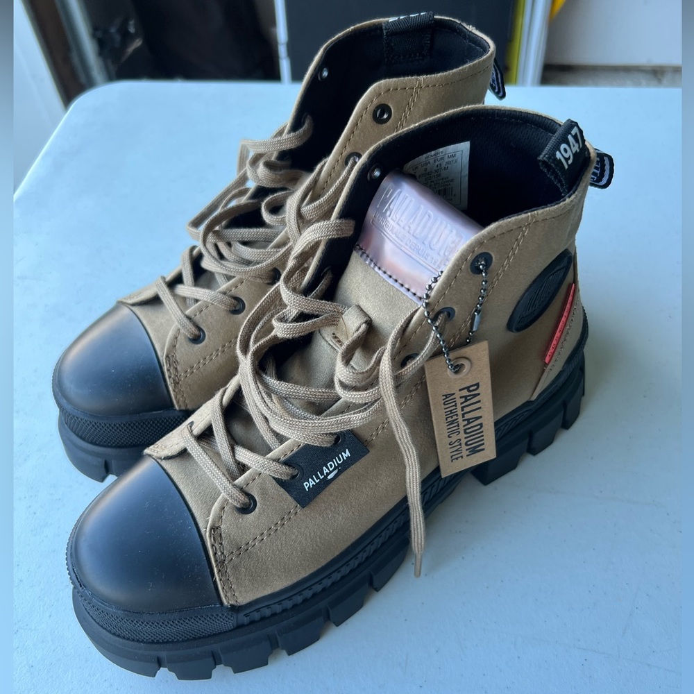 Palladium hi-tx boots women’s size 9